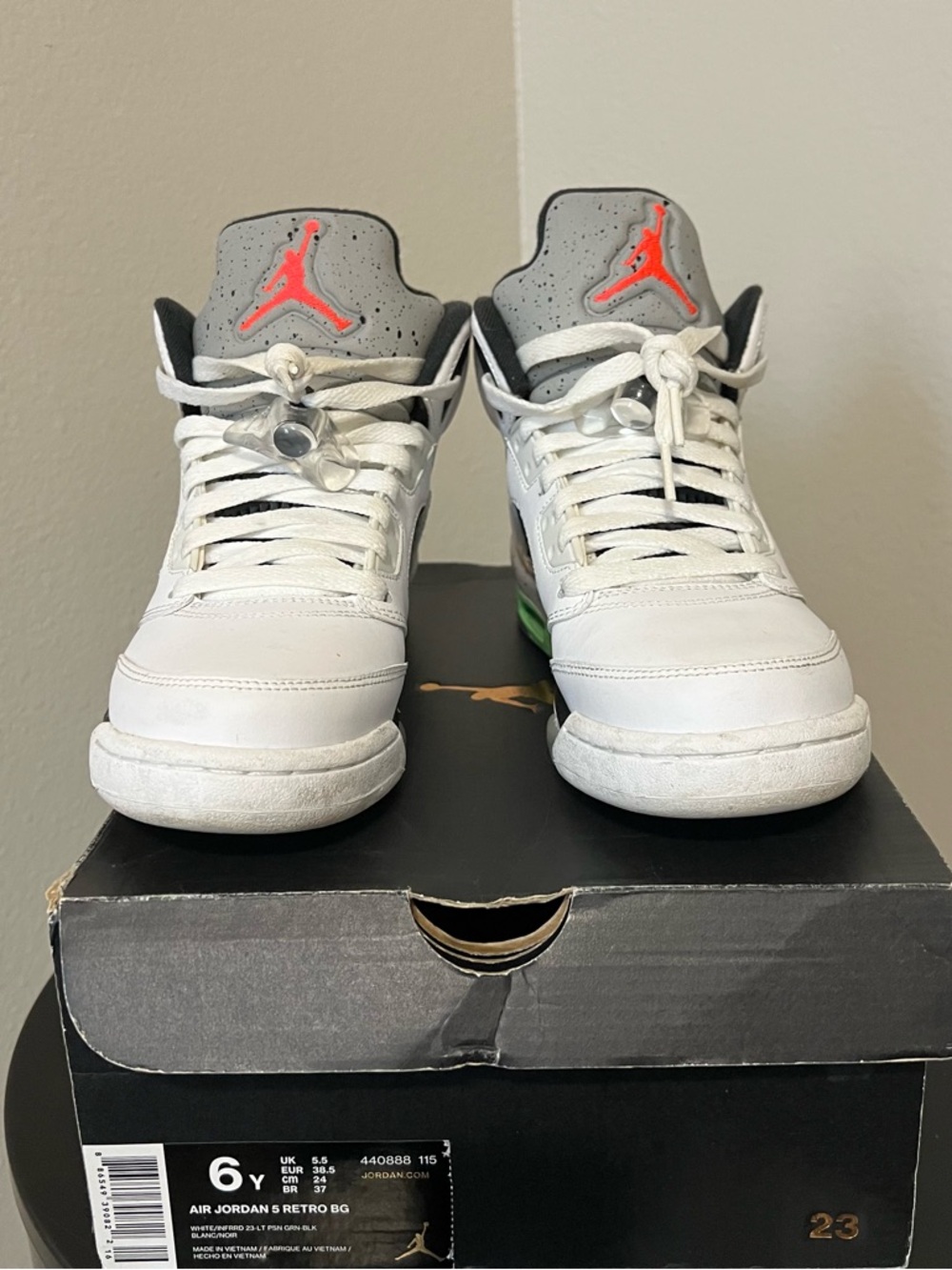 Jordan Air Jordan 5 Retro BG in White and Black with Green Accent - Picture 5 of 6